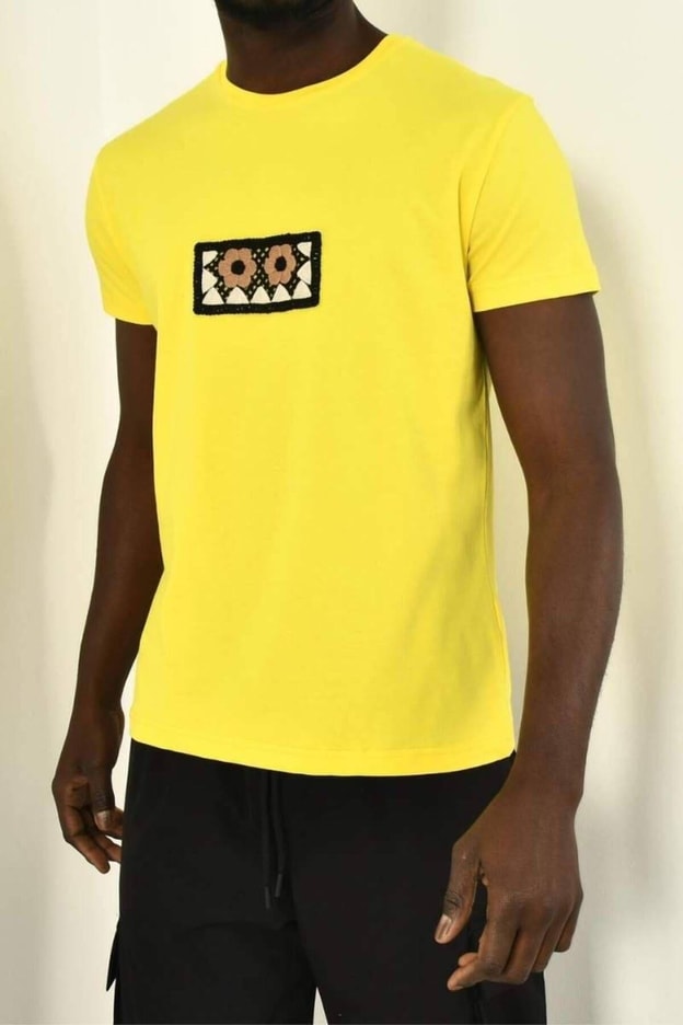 Siyah Çiçekli Örgü Detay Bisiklet Yaka Tshirt
