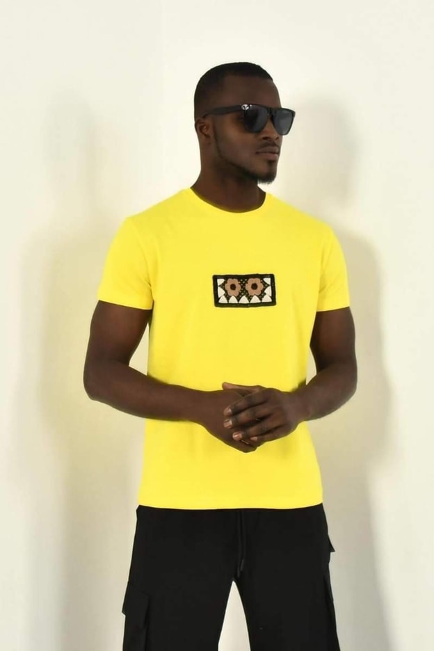 Siyah Çiçekli Örgü Detay Bisiklet Yaka Tshirt