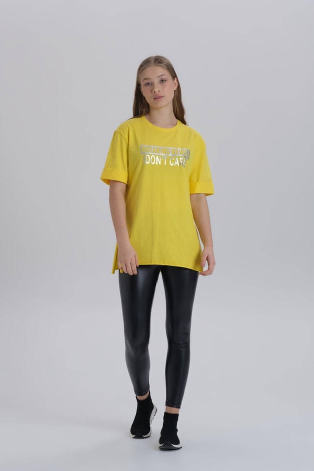 Siyah Kadın Breaking News Baskı Yandan Yırtmaçlı Bisiklet Yaka Örme T-shirt