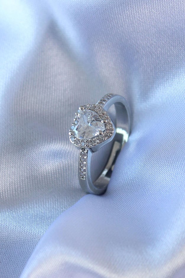 gümüş Renk Kalp Zirkon Taşlı Charm Model Pirinç Kadın Yüzük