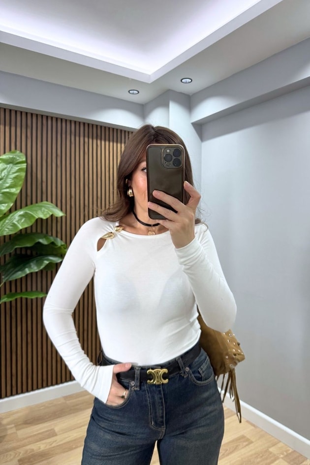 Damla Aksesuarlı Bluz Ekru