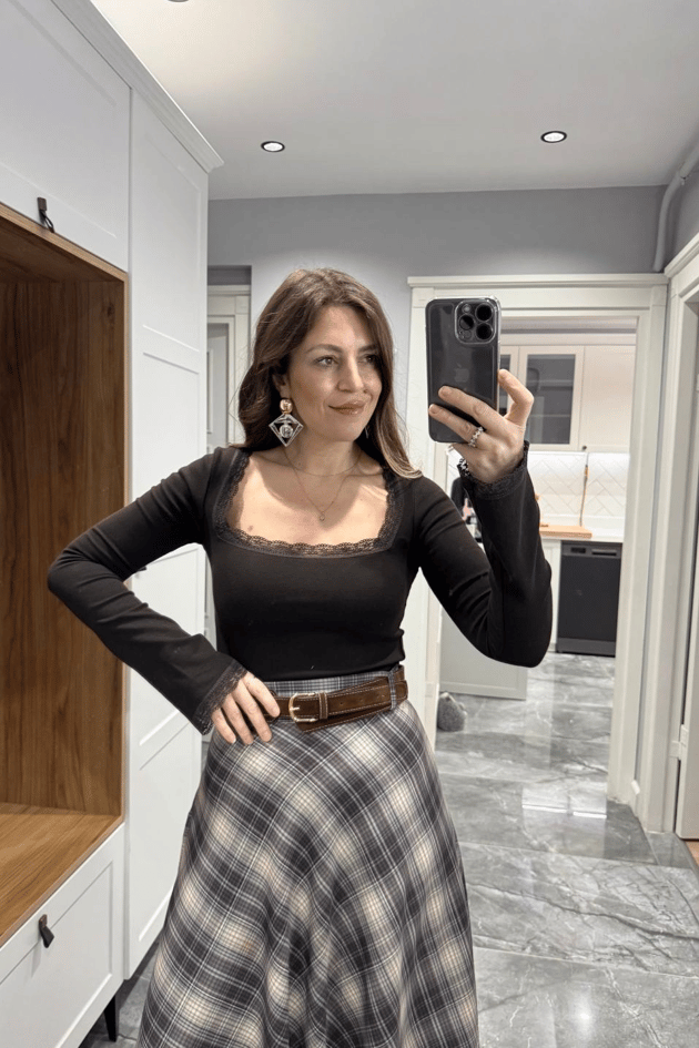 Kare Yaka Dantelli Bluz Acı Kahve