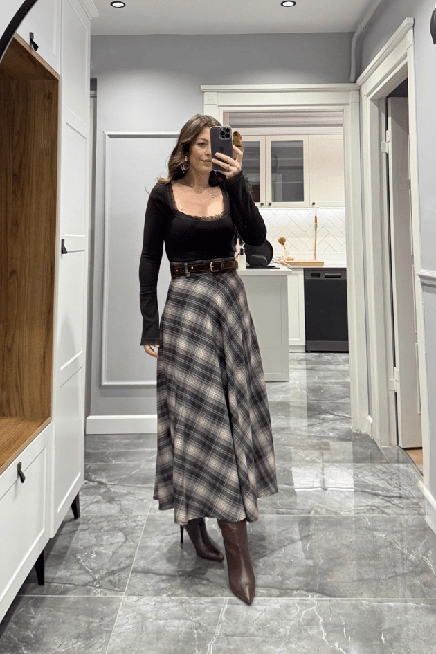 Kare Yaka Dantelli Bluz Acı Kahve