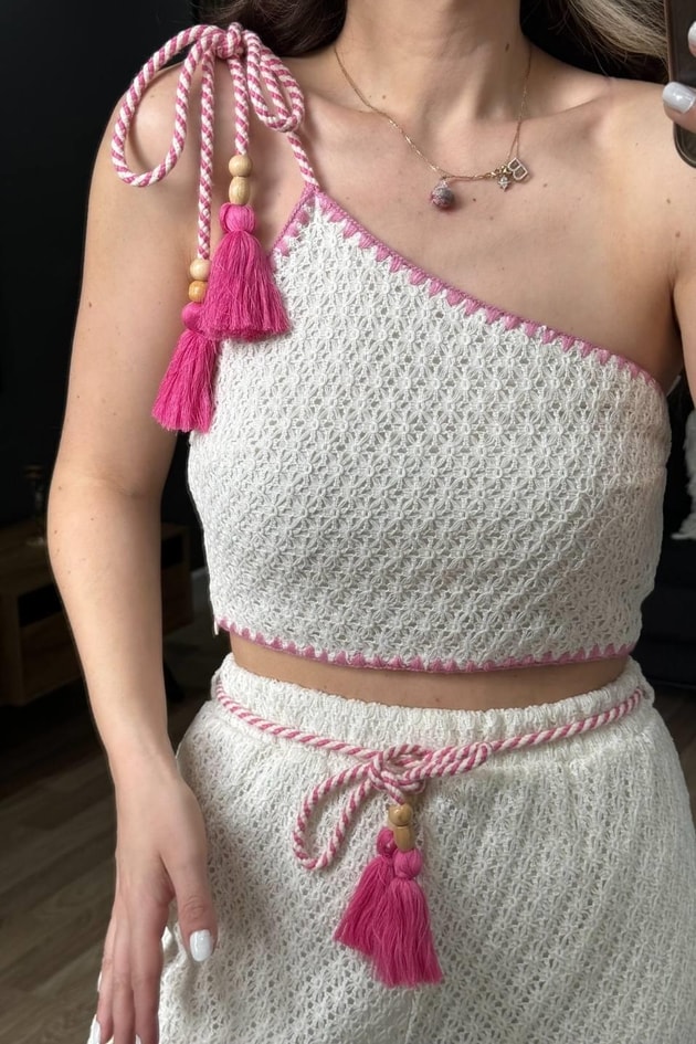 Tek Omuz Güpür Detaylı Crop Bluz Natural