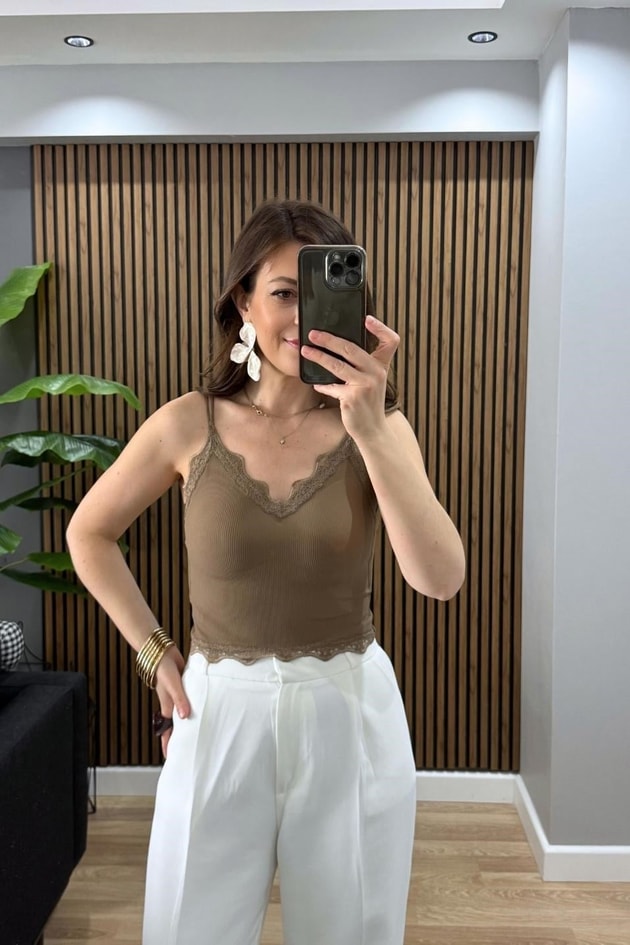 İp Askılı Dantel Detaylı Crop Bluz Kahverengi