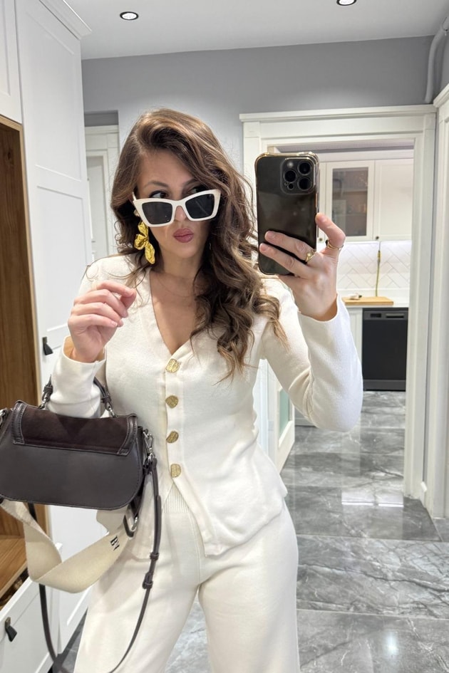 Gold Düğmeli Triko Hırka Krem