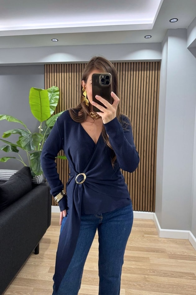 Livia Halka Toka Detaylı Triko Bluz Lacivert