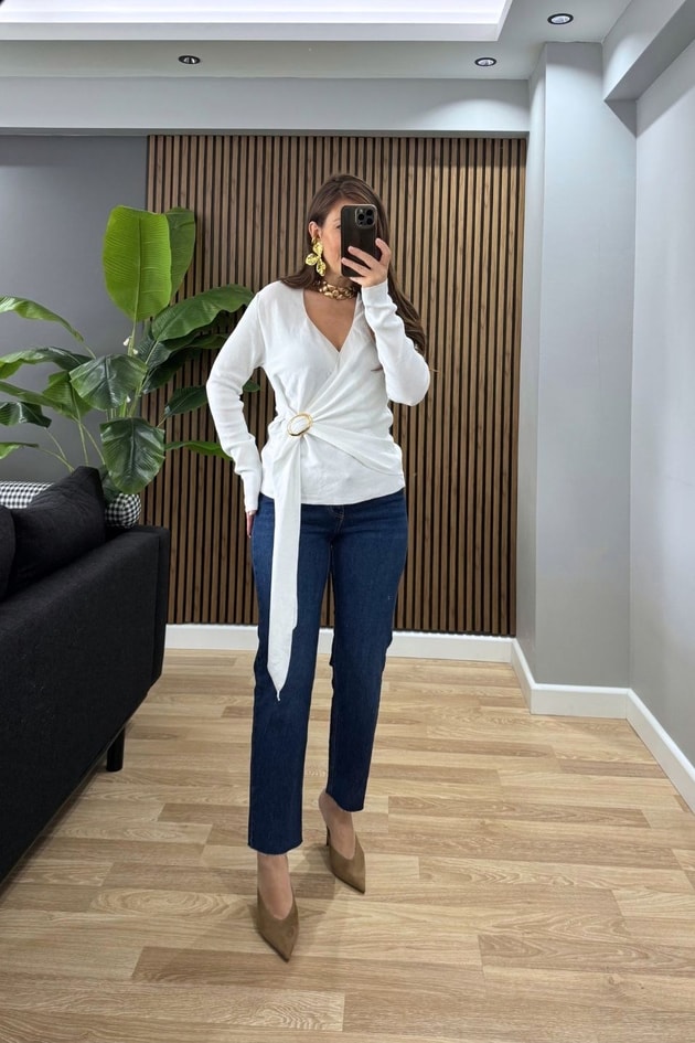 Livia Halka Toka Detaylı Triko Bluz Beyaz