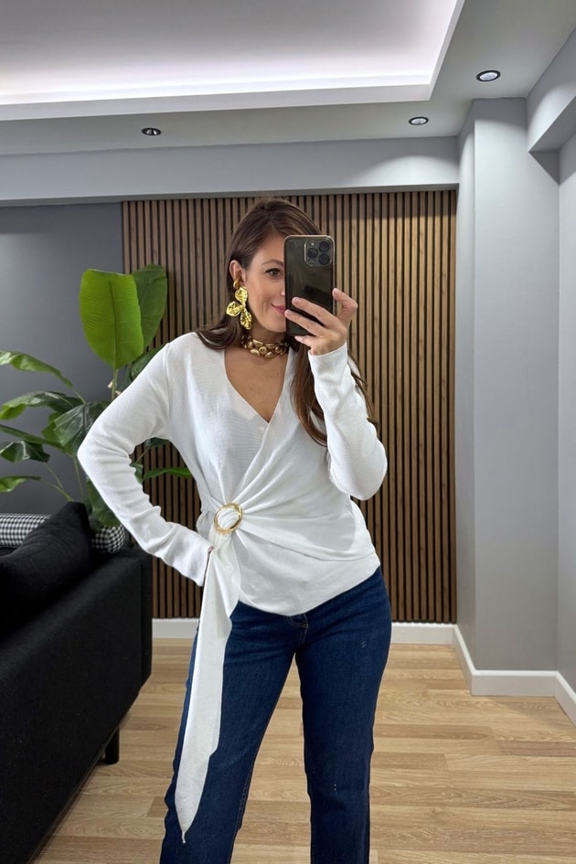 Livia Halka Toka Detaylı Triko Bluz Beyaz