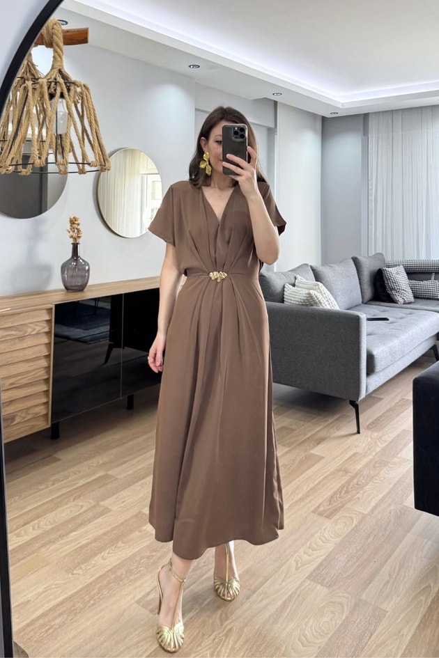 Arya Gold Tokalı Midi Elbise Kahverengi