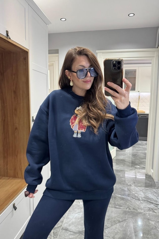 Marka Model Önü Taşlı Figürlü Sweatshirt Lacivert