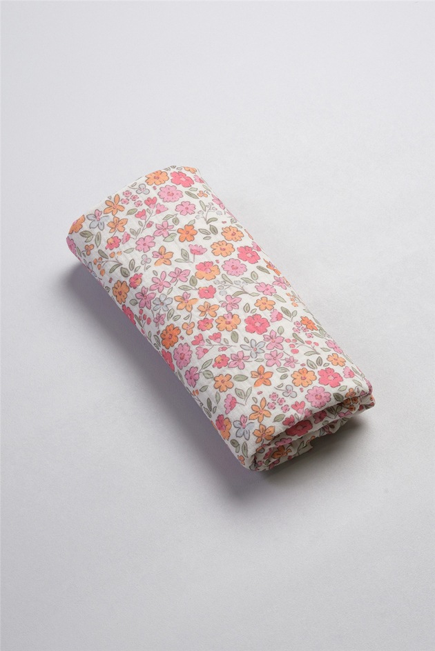 Bondberro Baby Girl 100 x 85 cm Multi-Purpose Muslin Swaddle BlanketBondberro Baby Girl 100 x 85 cm Multi-Purpose Muslin Swaddle Blanket