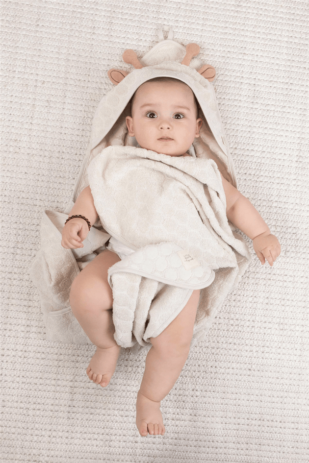 Little Gusto Organic Cotton Swaddle Towel & Wash Mitt SetLittle Gusto Organic Cotton Swaddle Towel & Wash Mitt Set