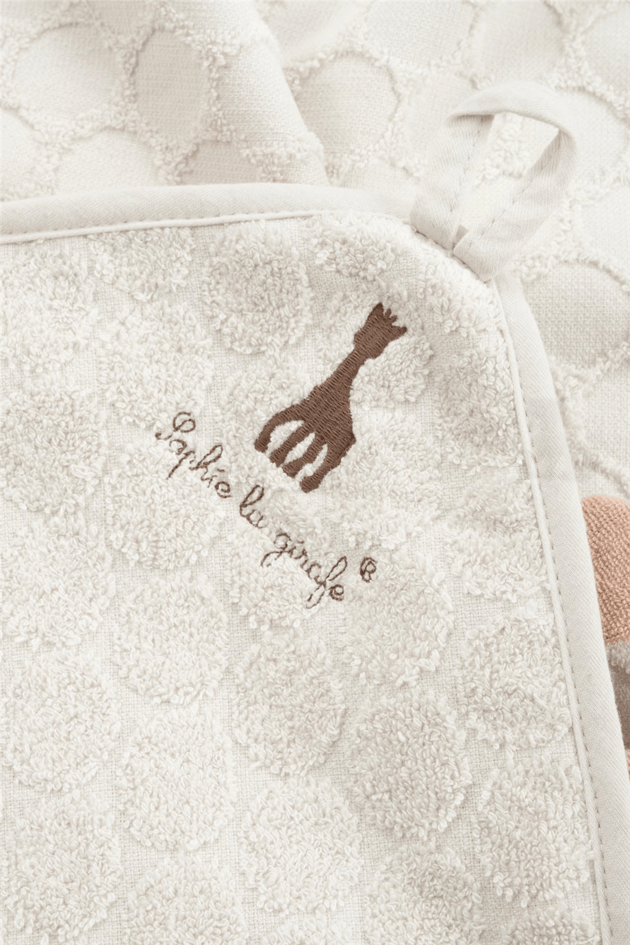 Little Gusto Organic Cotton Swaddle Towel & Wash Mitt SetLittle Gusto Organic Cotton Swaddle Towel & Wash Mitt Set