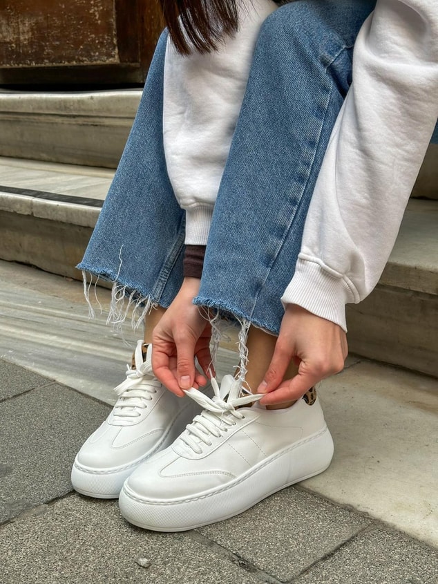 Beyaz Cilt (Leoy) Leopar Bağcıklı Kadın Sneakers