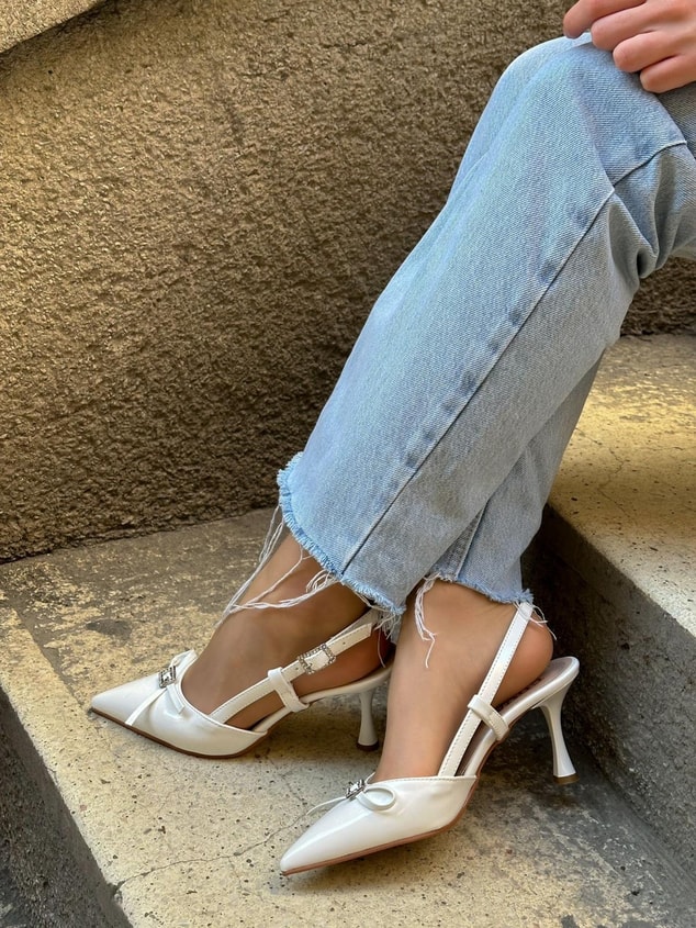 Beyaz Rugan (Casey) Toka Detay Kadın Stiletto