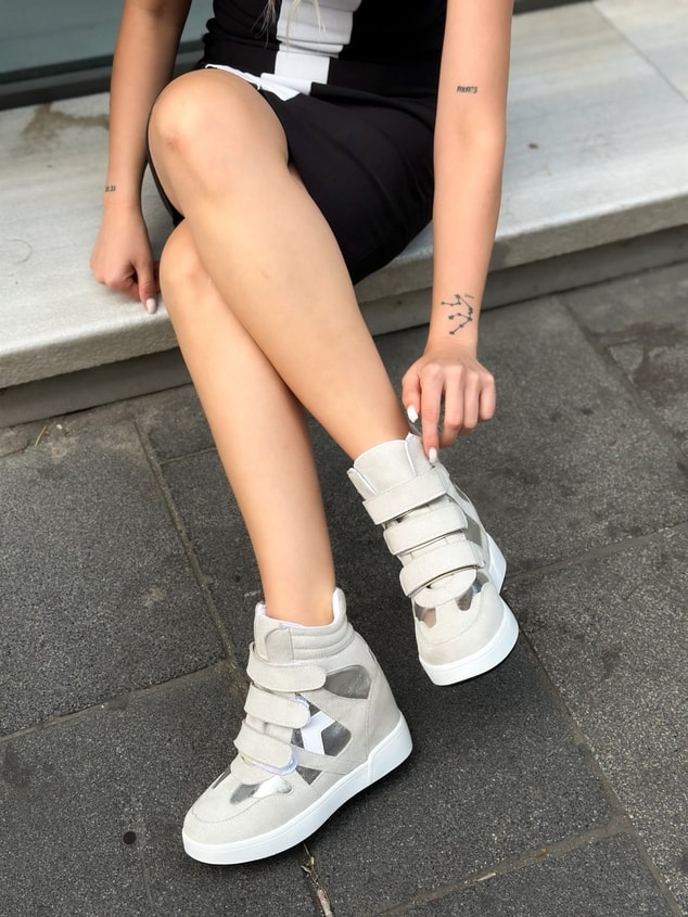 Gri Süet (İsabe) Gizli Topuk Dolgu Topuk 7 Cm Boy Uzatan Sneakers