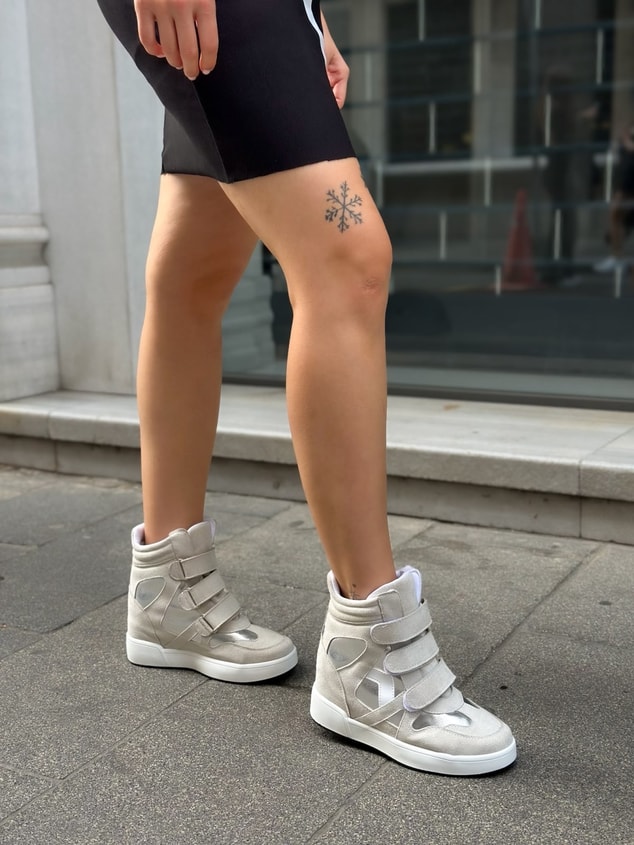Gri Süet (İsabe) Gizli Topuk Dolgu Topuk 7 Cm Boy Uzatan Sneakers