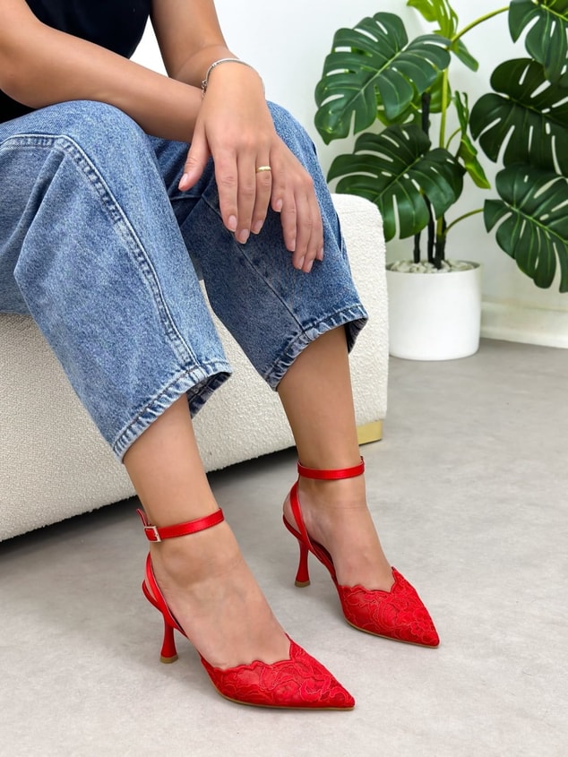 Kırmızı Dantel (Vusuel) Nakışlı Arka Bant Detaylı Kadın Stiletto