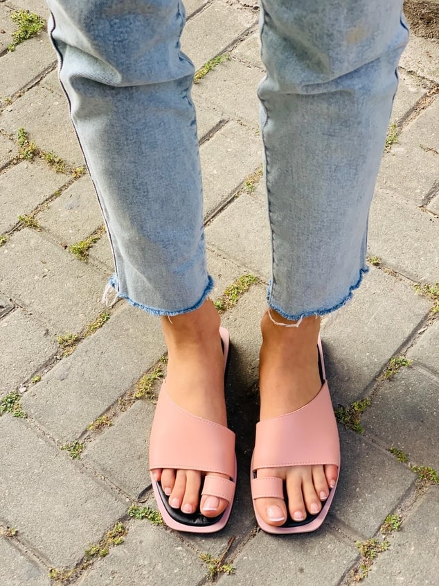 Pembe Deri (Storm) Parmak Arası Kadın Sandalet