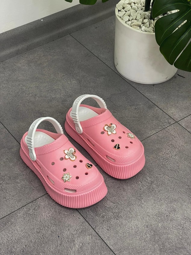 Pembe (Dolly) Terlik