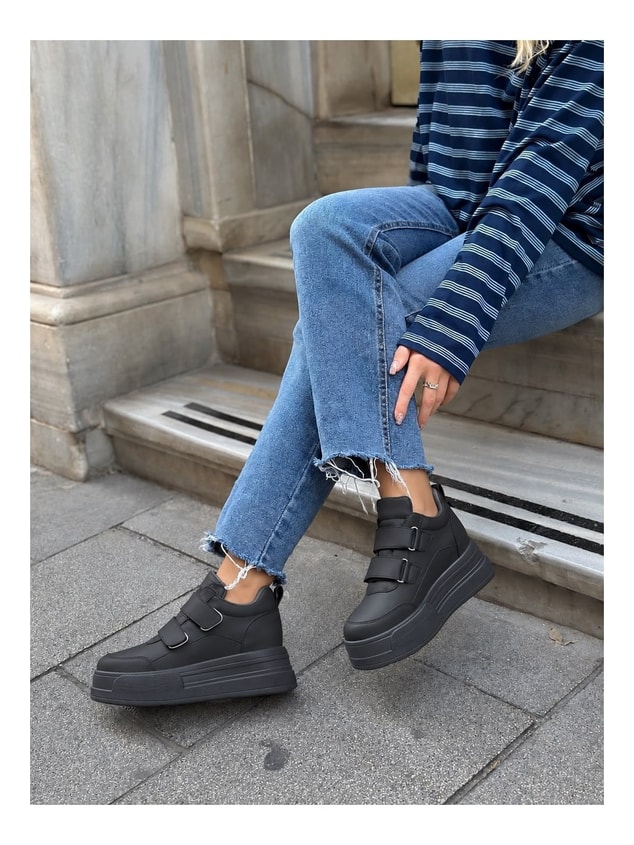 Siyah Cilt (Cerrely) Gizli Topuk Dolgu Topuk 8 Cm Boy Uzatan Sneakers