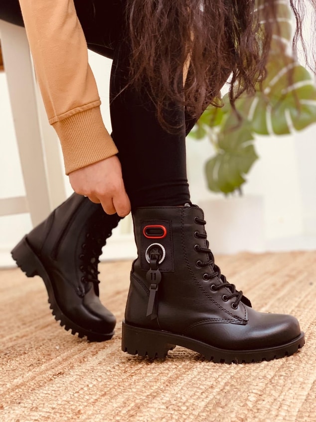 Siyah Cilt (Cristin) Kadın Bot