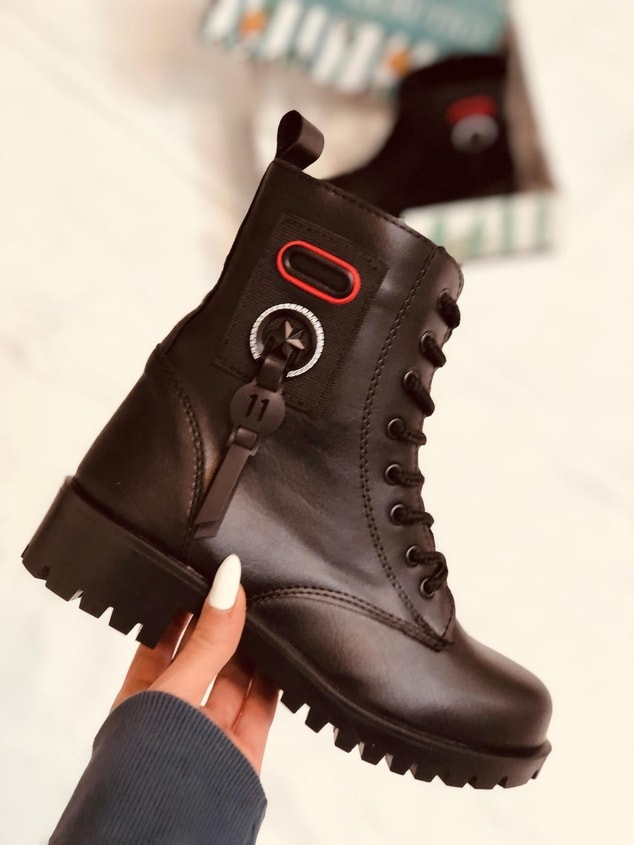 Siyah Cilt (Cristin) Kadın Bot