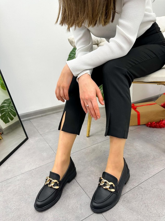 Siyah Fonde (Ling) Zincir Detay Kadın Loafer