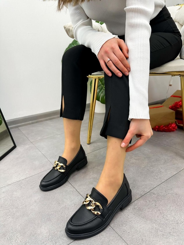 Siyah Fonde (Ling) Zincir Detay Kadın Loafer