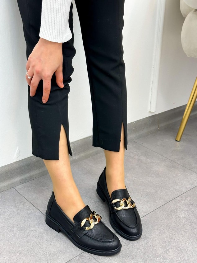 Siyah Fonde (Ling) Zincir Detay Kadın Loafer