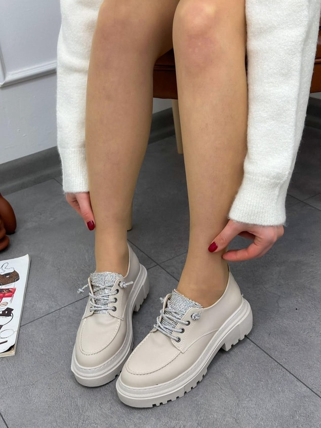 Bej Cilt (Shimmer) Taş Detay Bağcıklı Kadın Loafer