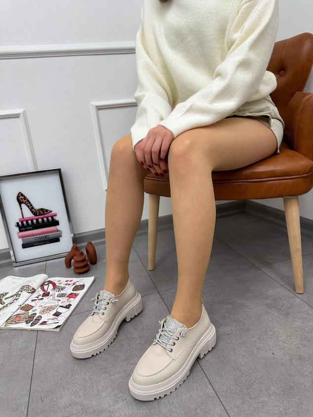 Bej Cilt (Shimmer) Taş Detay Bağcıklı Kadın Loafer