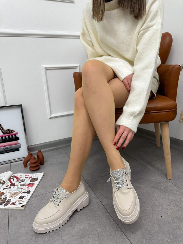 Bej Cilt (Shimmer) Taş Detay Bağcıklı Kadın Loafer
