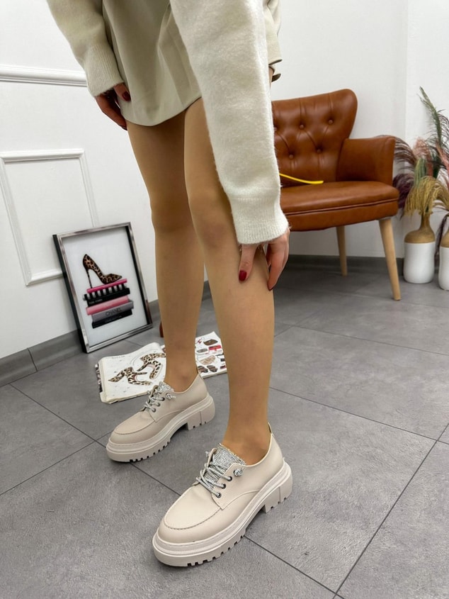 Bej Cilt (Shimmer) Taş Detay Bağcıklı Kadın Loafer