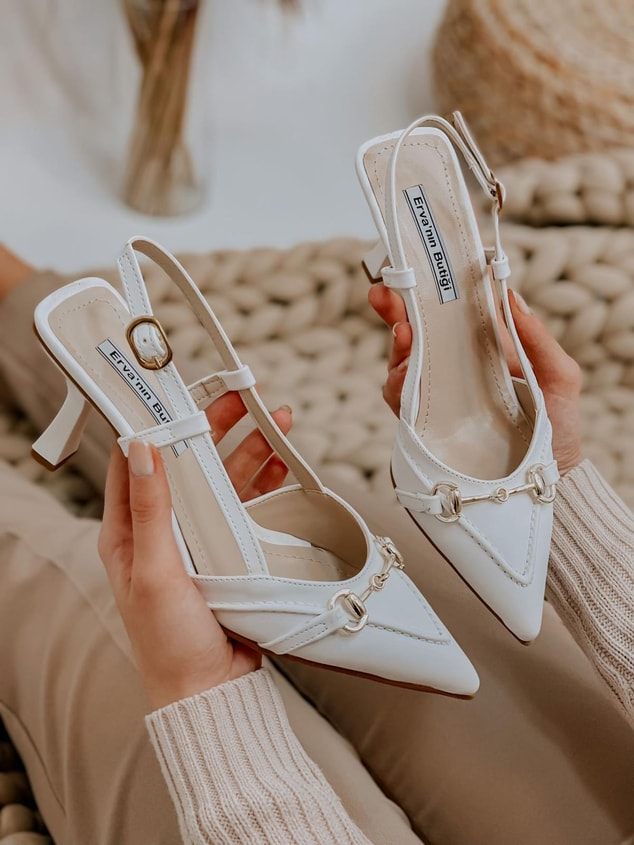 Beyaz Deri (Moss) Toka Detay Kadın Stiletto