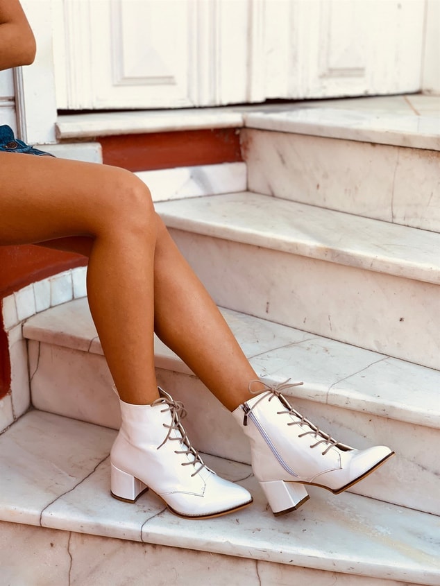 Beyaz Rugan (Fabiola) Kadın Bot