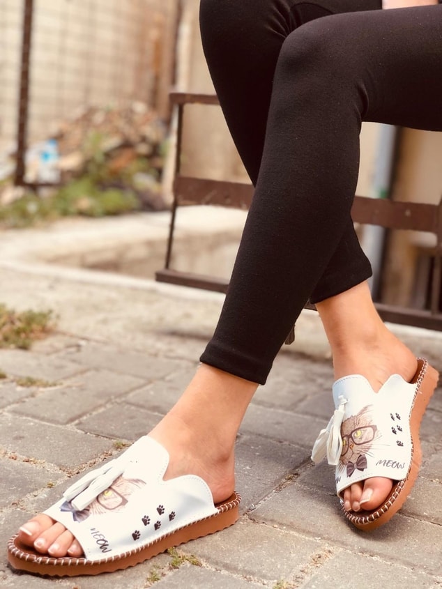 Frida Beyaz Kedili Kalın Taban Babet-Sandalet