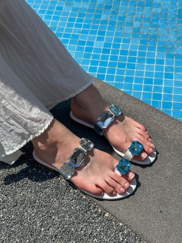 Gümüş Rugan (Amber) Taşlı Parmak Arası Kadın Terlik