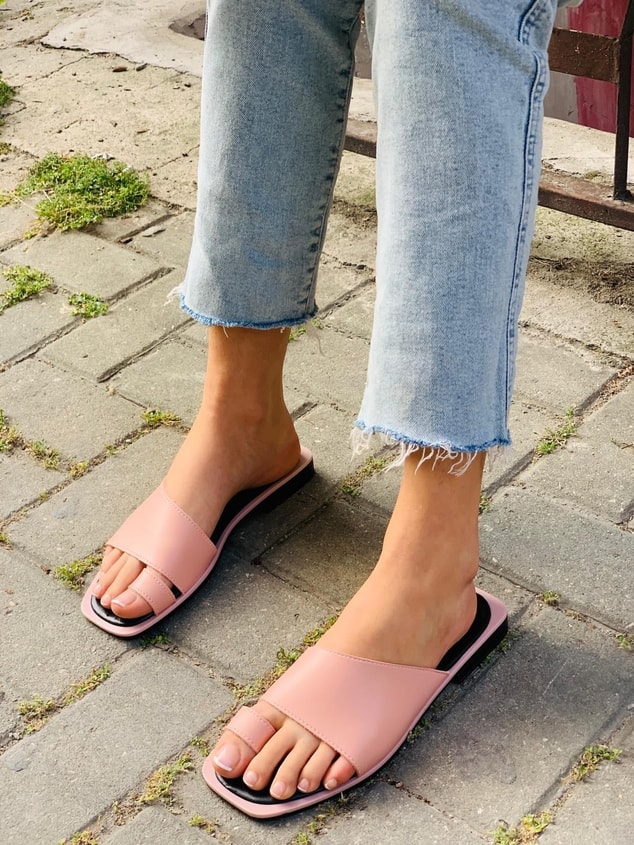 Pembe Deri (Storm) Parmak Arası Kadın Sandalet
