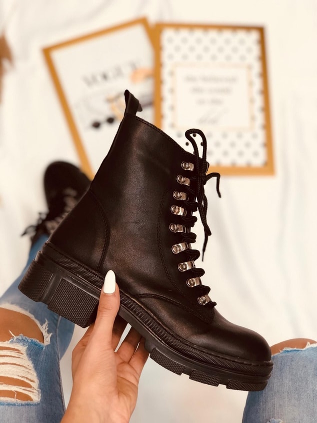 Siyah Cilt (Ariana) Kadın Bot