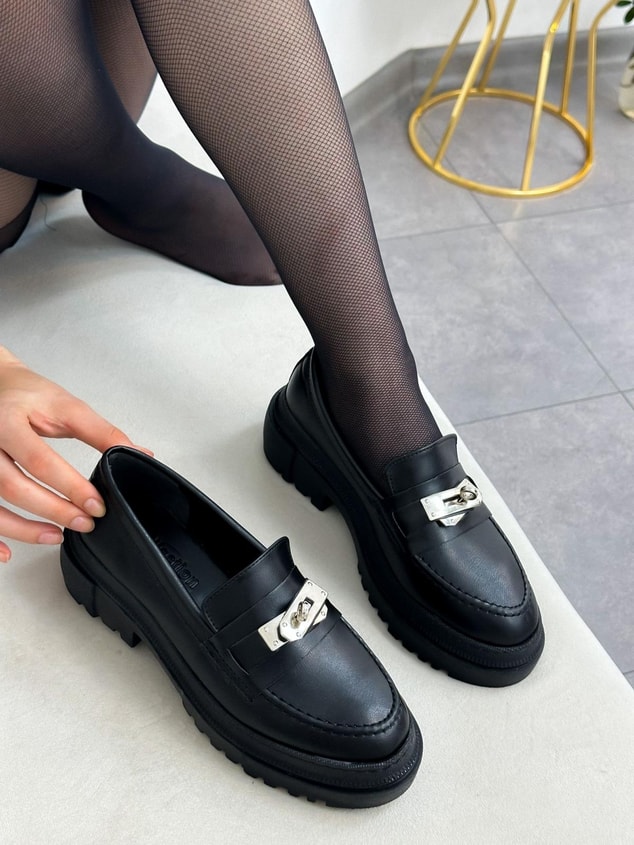 Siyah Cilt (Chain) Toka Detay Kadın Loafer