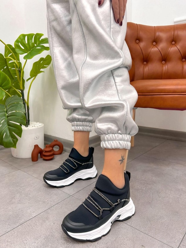 Siyah Cilt (Dore) Kadın Gizli Topuklu Bağcıklı Sneakers