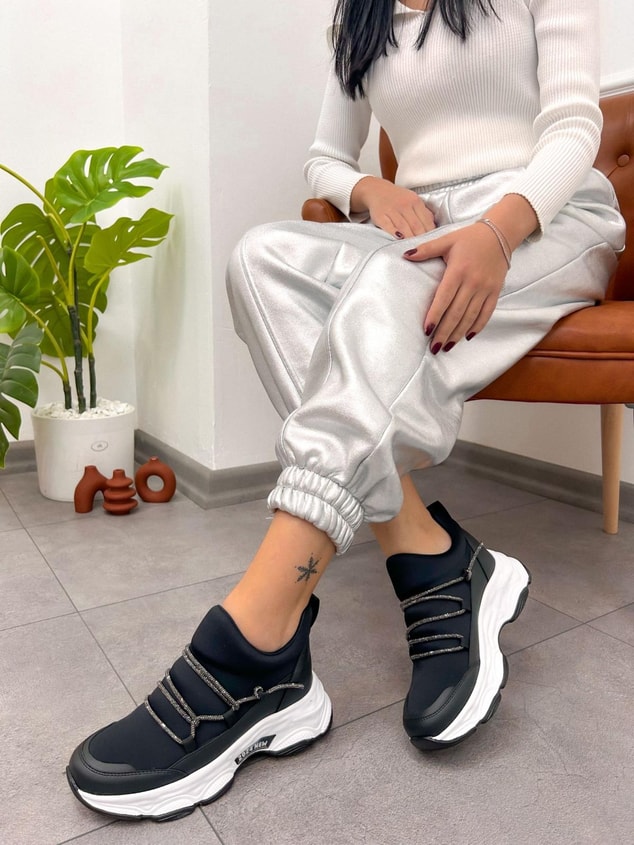Siyah Cilt (Dore) Kadın Gizli Topuklu Bağcıklı Sneakers