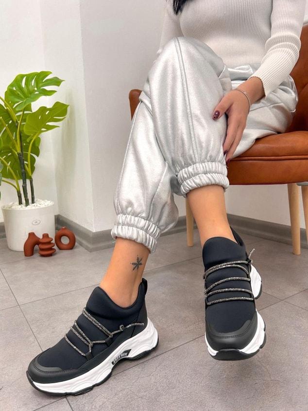 Siyah Cilt (Dore) Kadın Gizli Topuklu Bağcıklı Sneakers