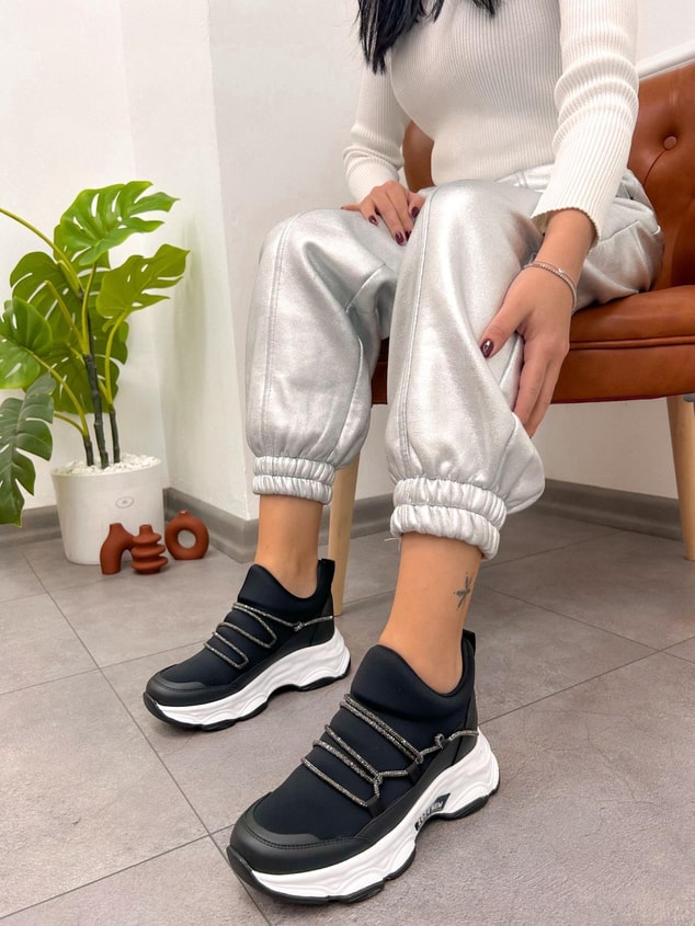 Siyah Cilt (Dore) Kadın Gizli Topuklu Bağcıklı Sneakers