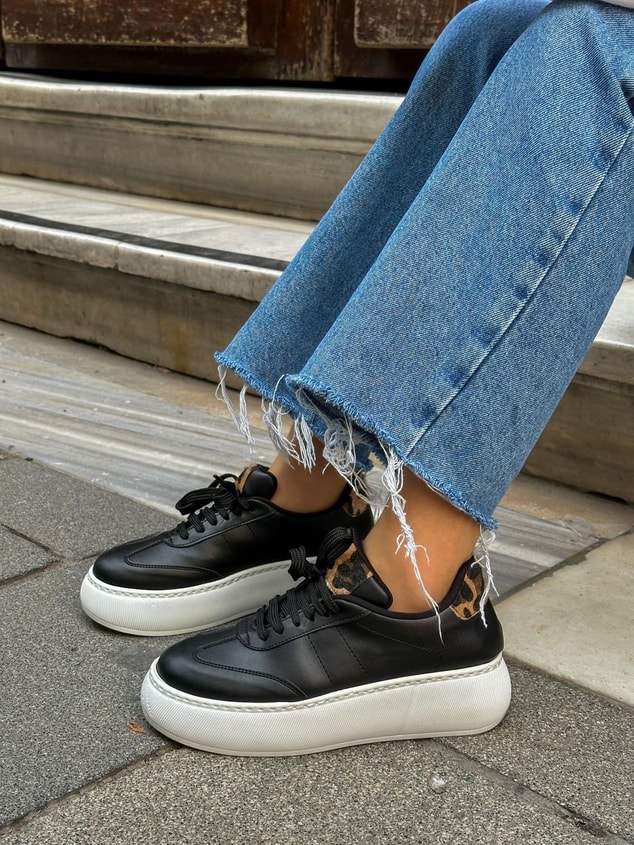 Siyah Cilt (Leoy) Leopar Bağcıklı Kadın Sneakers
