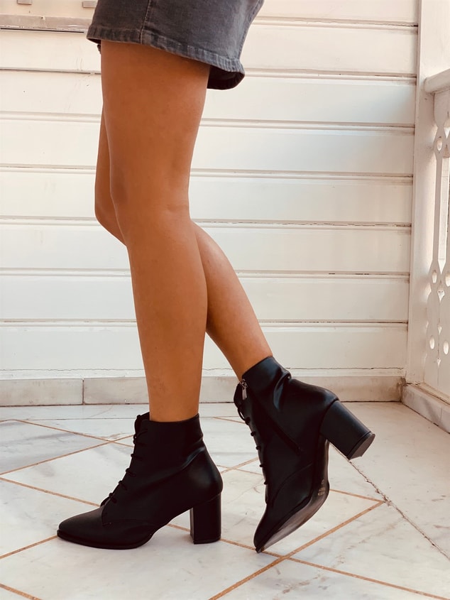 Siyah Deri (Fabiola) Fermuar Detay Bağcıklı Detay Kadın Bot
