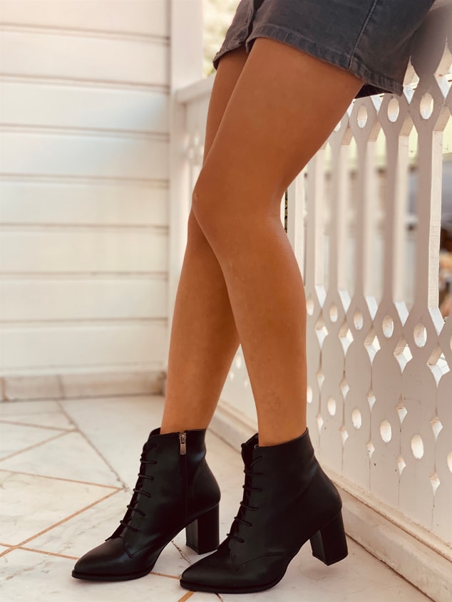 Siyah Deri (Fabiola) Fermuar Detay Bağcıklı Detay Kadın Bot