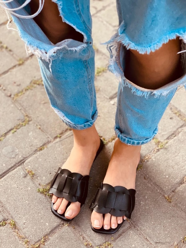 Siyah Deri (Rolly) Bayan Terlik Kadın Terlik